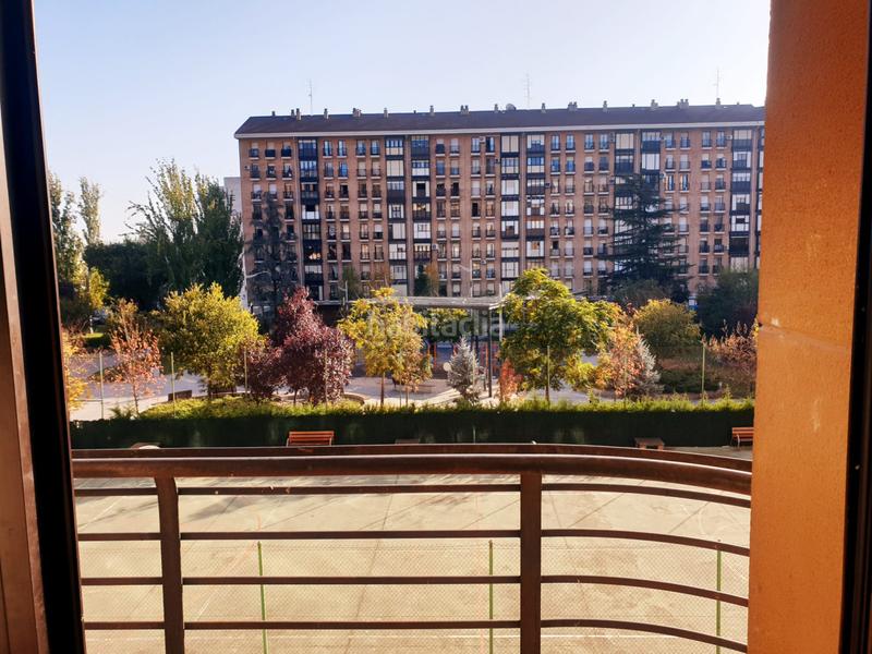 Foto eedc77f1-d1d8-46cd-8363-3fd6debecaa4. Pis amb calefacció aparcament piscina a Cascajos - Piqueras Logroño