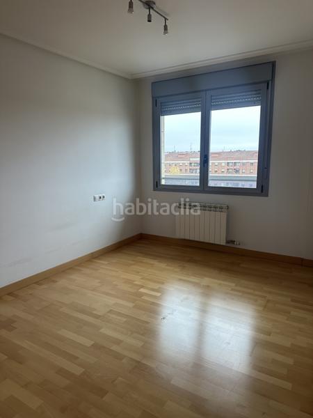 Foto 56c3b59a-e318-4aaf-9c69-71047951b5c9. Piso presentamos una oportunidad espectacular para adquirir un piso en venta en la hermosa ciudad , situado en la atractiva z en Logroño