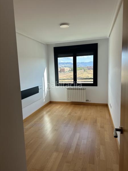 Foto 123477d8-f06b-48e1-b0b8-2a7d9b772c98. Ático descubra su nuevo hogar en la vibrante ciudad ! ubicado en la prestigiosa zona de la guindalera, este impresionante átic en Logroño