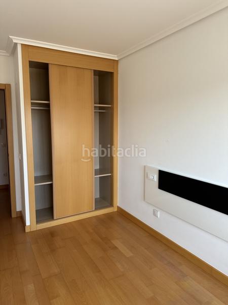 Foto 5285abd5-6fbf-44f3-8fb9-d0fb32237180. Ático descubra su nuevo hogar en la vibrante ciudad ! ubicado en la prestigiosa zona de la guindalera, este impresionante átic en Logroño
