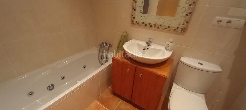 Foto 908083e8-ac1d-4028-aa16-c10e5ae921d6. Piso exclusiva!! compra piso y vive en un residencial con piscina. tienes 3 habitaciones, salón, cocina y dos baños. toda en Lardero