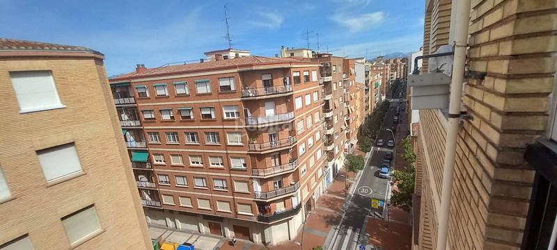 Foto 0ad2fe53-b3c1-484f-9f0d-a4e85da81564. Piso exclusiva estás buscando un piso de tres habitaciones en el centro ? quieres vivir en un piso luminoso a cualquier hor en Logroño