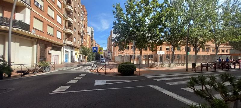 Foto 25b18d43-cf23-49a8-871b-c627b0c0e579. Piso exclusiva estás buscando un piso de tres habitaciones en el centro ? quieres vivir en un piso luminoso a cualquier hor en Logroño