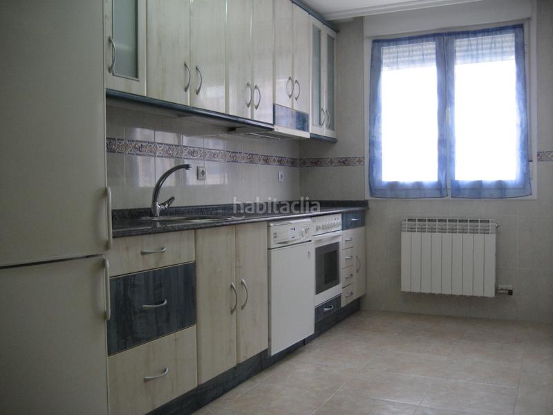 Foto 5148bc21-00a5-4e69-9b5b-617164340b7b. Casa adossada amb calefacció aparcament a Lardero