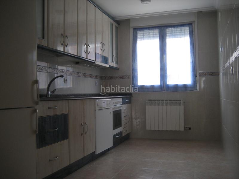 Foto fe0beb8f-a28f-4f5c-bba1-e1fcb8e8b9da. Casa adossada amb calefacció aparcament a Lardero