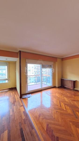 Foto c52f37c8-2255-41f7-b6e6-825fc854a78d. Pis amb calefacció a Gran Via Logroño