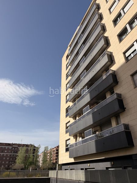 Foto 411a343b-b1cb-4048-a55e-8bc1f98eb2d6. Flat with heating parking pool in Cascajos - Piqueras Logroño