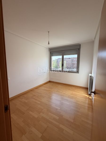 Foto b69c5b46-b41a-436c-99db-e457af5945b2. Flat with heating parking pool in Cascajos - Piqueras Logroño