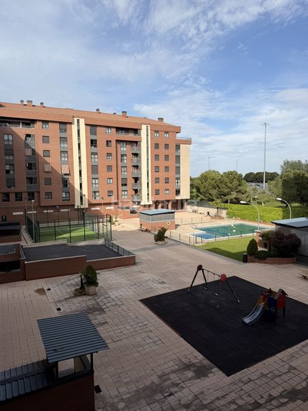 Foto 905f03e1-b468-4121-8e03-e148f3a694ee. Pis amb calefacció aparcament piscina a Cascajos - Piqueras Logroño