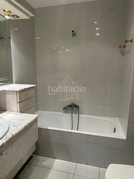 Foto 0be4945f-7bc3-4a7d-9767-0e948da3faf9. Casa aparellada amb calefacció aparcament piscina a Logroño