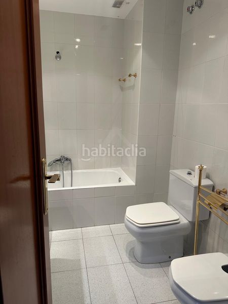 Foto 19f79e9b-2e96-48aa-943d-22d85e2e900e. Casa aparellada amb calefacció aparcament piscina a Logroño