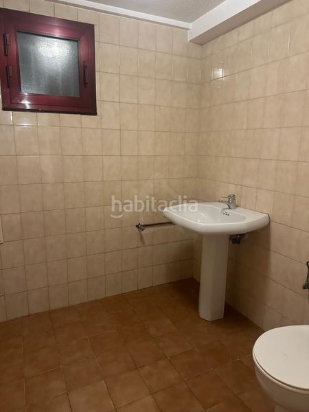 Foto 1b72f66e-b3f8-4acc-87e3-5b601ce1cc2b. Casa aparellada amb calefacció aparcament piscina a Logroño