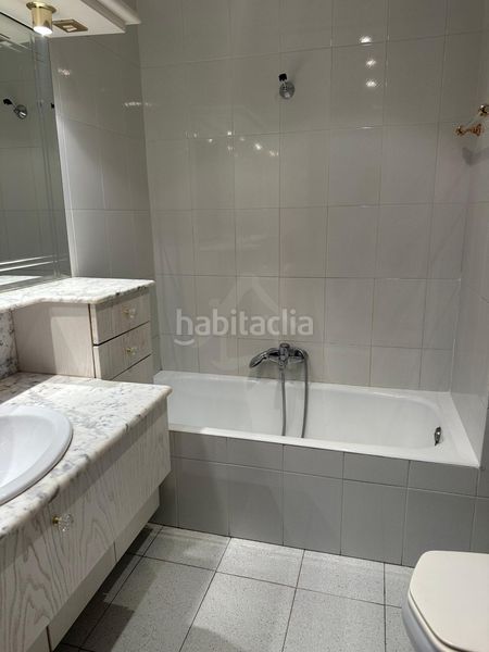 Foto 017218bd-b6f4-4e2e-a1a1-3b1b5f96d2d9. Casa pareada en Avenida Madrid Logroño