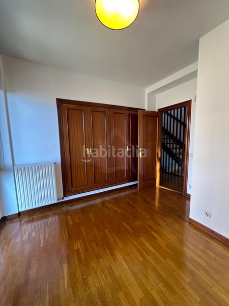 Foto 53af520f-f59c-4bd9-b9b7-9d1ae605376f. Casa pareada en Avenida Madrid Logroño