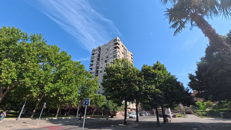 Foto ca5f2cf8-9b6b-4658-85d7-023402a80e29. Pis amb calefacció aparcament a Residencia Logroño