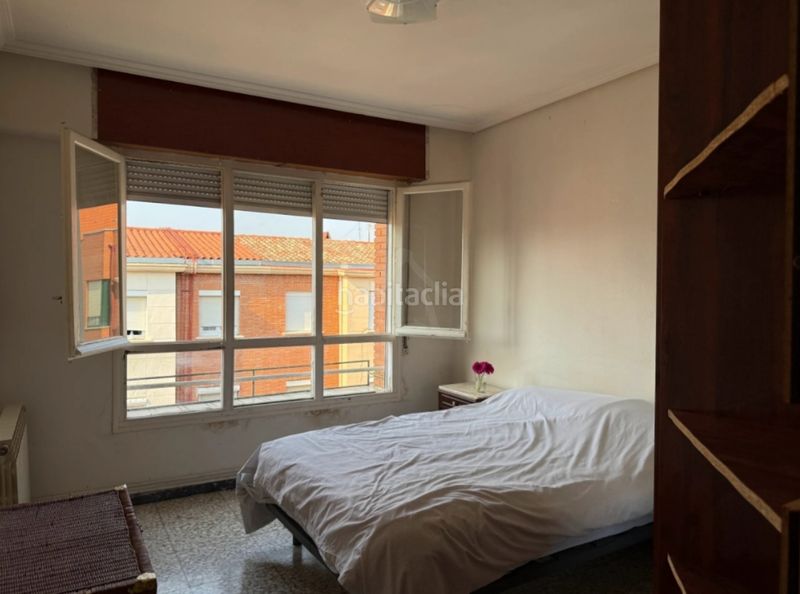 Foto 55336795-e8b3-4f12-bded-c27ea37f3c65. Flat with heating in Oeste Logroño