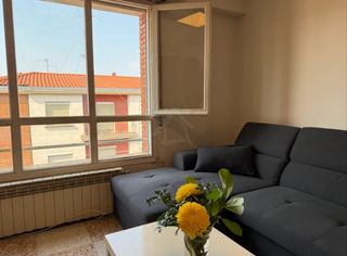 Pis  Logroño - cl ronda de los cuarteles. Piso de tres habitaciones y un baño.  es un cuarto sin ascensor