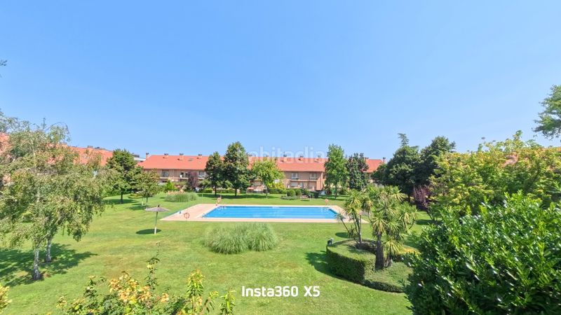 Foto 0ba306fe-0453-41a0-89e2-f8896aa0eee5. Casa adossada amb calefacció aparcament piscina a Lardero
