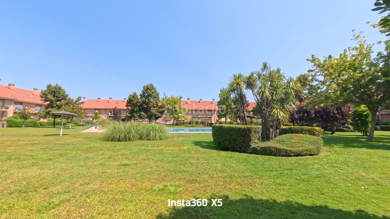 Foto bc70780c-48c0-4656-b9c5-073d7e8b3c85. Casa adossada amb calefacció aparcament piscina a Lardero