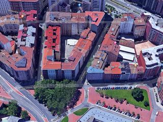 Local commercial à Oeste. Compra local a dos minutos de gran vía. local en planta baja con