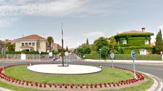 Terreny residencial a Lardero. Solar urbano de 490 metros cuadrados con piscina residencial.  e