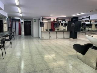 Location Local commercial  Logroño - gonzalo de berceo. Oficina acondicionada como centro de peluquería.