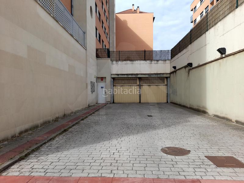 Foto ae7b438b-8eef-4e13-a325-54a4e7800314. Aparcament cotxe a El Arco Logroño