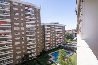 Flat  Calle de las pedroñeras. Piso de 3 dormitorios con terraza, piscina y zonas comunes en ca