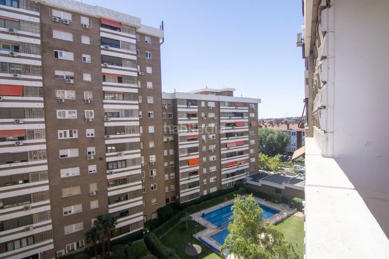 Piso  Calle de las pedroñeras. Piso de 3 dormitorios con terraza, piscina y zonas comunes en ca