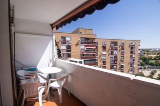 Miete Etagenwohnung  Calle de las pedroñeras. Luminoso piso de 3 dormitorios con terraza, piscina y zonas comu
