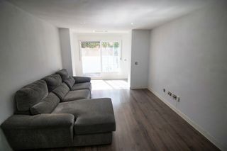 Appartamento in Calle de gomeznarro 61. Chalet adosado luminoso con patio en excelente estado y listo pa