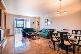 Piso  Gran va de hortaleza. Piso con 3 habitaciones con ascensor, parking, piscina y calefac