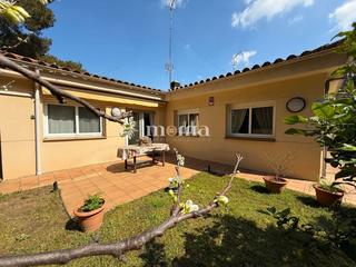 Maison  Pau casals. Montornes casa pareada con gran jardín