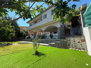 Xalet  Pau casals. Montornes  gran casa con piscina