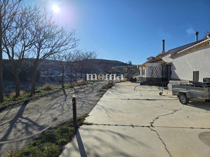 Foto e8cc7ece-3a02-400f-8456-38a4a55fc507. Casa amb calefacció aparcament a Orce