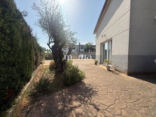 Xalet  Pins. Montornes  can coll casa con jardin en una planta