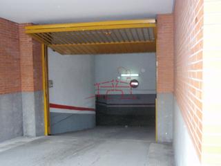 Aparcament cotxe a Durango. Garaje