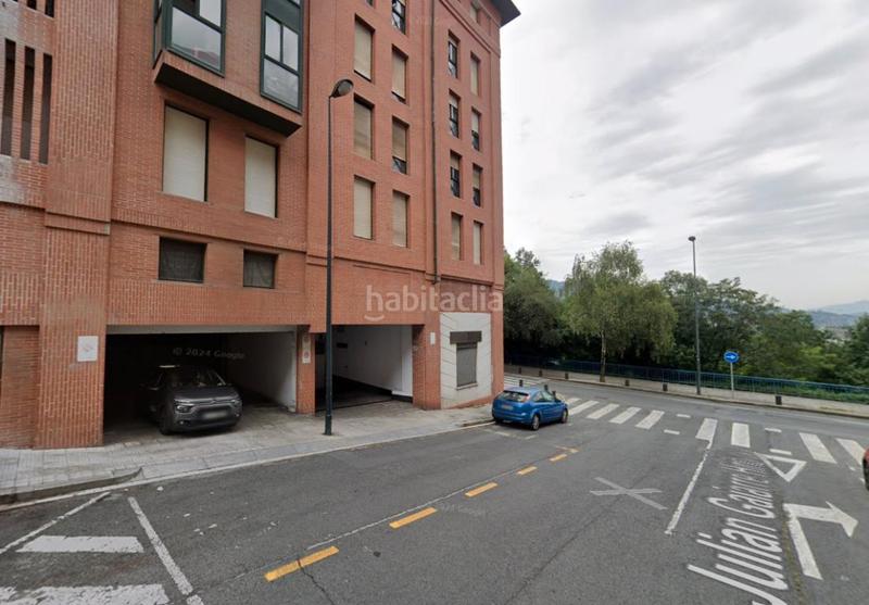 Foto ae094ad2-3712-42a2-8259-81acce8a2599. Parking voiture dans julian gaiarre hiribidea 34 dans Bilbao
