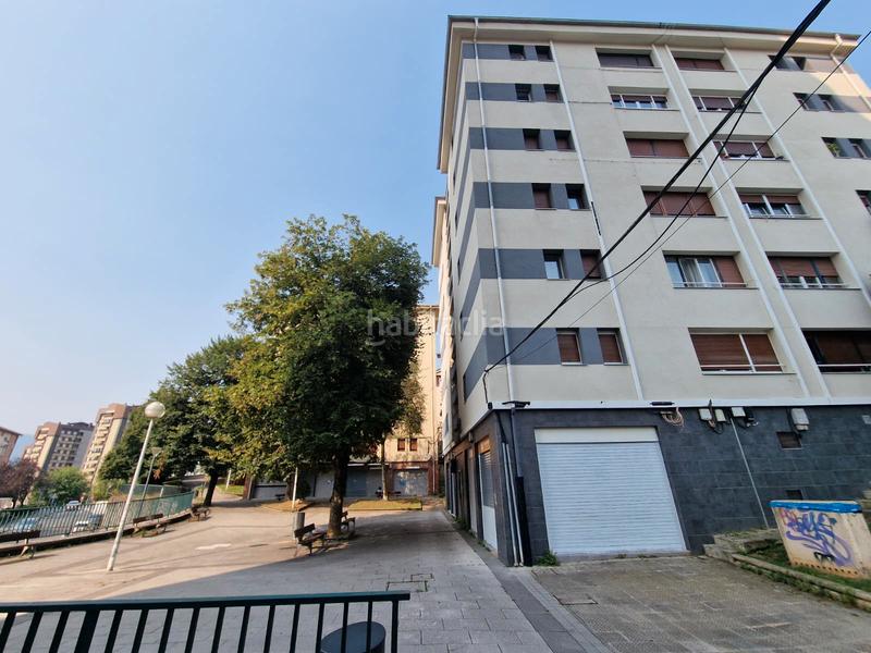 Foto 781f3b20-4721-48e2-b15f-c5e1c47f03de. Piso en ugarte kalea 17 en Otxarkoaga Bilbao