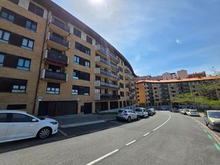 Piso en República de begoña kalea 26. Se vende piso con camarote, garaje y trastero en la calle repúbl