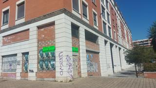 Location Local commercial  Estartetxe kalea. Az inmobiliaria vende o alquila local comercial en esquina . de
