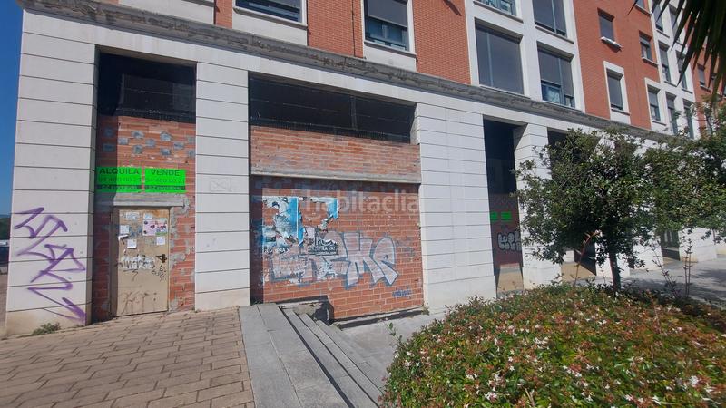 Foto 1950d7a2-241d-47ab-9325-c72fb098050d. Alquiler local comercial az inmobiliaria vende o alquila local comercial en esquina . de obra, necesita acondicionar.en 2 alturas 170 m2 y 90 m2 entreplant en Leioa