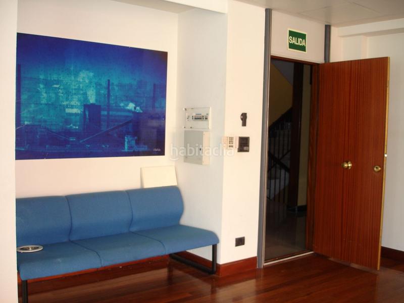 Foto 4a8e3f63-52fa-422c-bdda-eabc04e06bdf. Rent office space with heating in Centro Urbano-Hirigunea Leioa