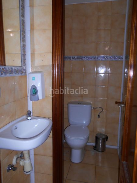 Foto e32e5429-86f5-4a0d-8bd1-654ac2dacd38. Local comercial a Centro Urbano-Hirigunea Leioa