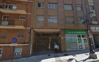 Location Parking voiture à N/a. Se alquila amplia plaza de garaje en calle padre suárez 23, en e