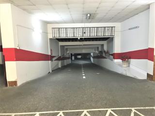 Miete Autoparkplatz in Calle cabrales 49. Se alquila amplia plaza de garaje en la calle cabrales 49, en el
