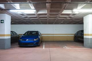 Parking coche en Calle la Lila 17