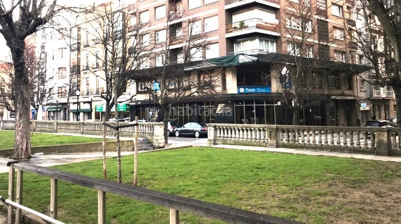 Foto c2455370-f2e3-4f4d-8794-cbe893043f62. Location local commercial dans calle san bernardo 83 dans Gijón
