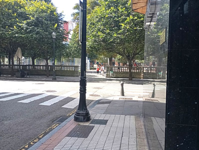 Foto d8891238-0eb0-4369-ac40-af72fee0172e. Miete geschäftsraum in calle dindurra 1 in Centro Gijón