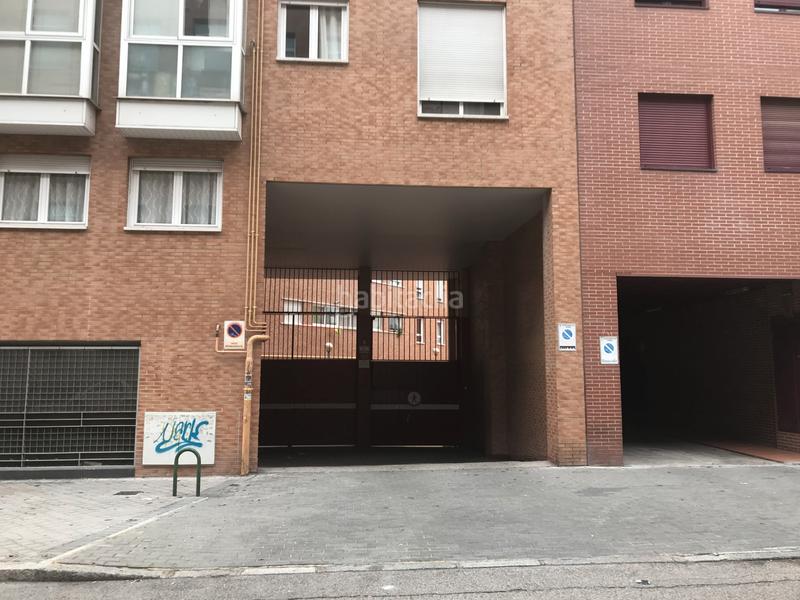 Foto 0a00c622-97e4-4b5c-9b3b-8469a12fc46f. Alquiler parking coche en calle de tomás bretón 58 en Madrid